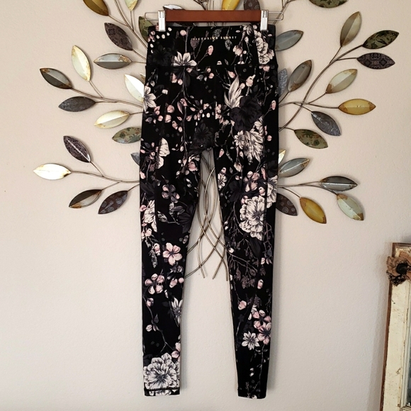 Victoria's Secret Floral Leggings Size 4 - Picture 3 of 7